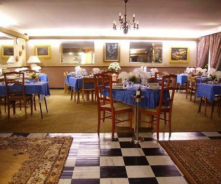 Hotel Restaurant Du Tourisme Latronquière Exteriör bild